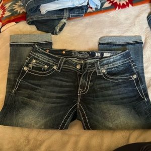 Miss me cuffed capri size 27 used in great condition